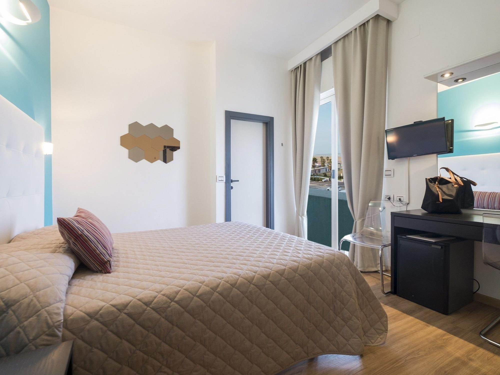 Hotel Levante Rimini Buitenkant foto