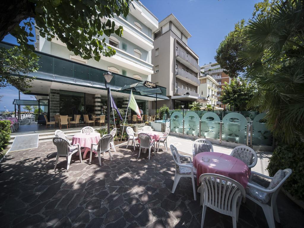 Hotel Levante Rimini Buitenkant foto