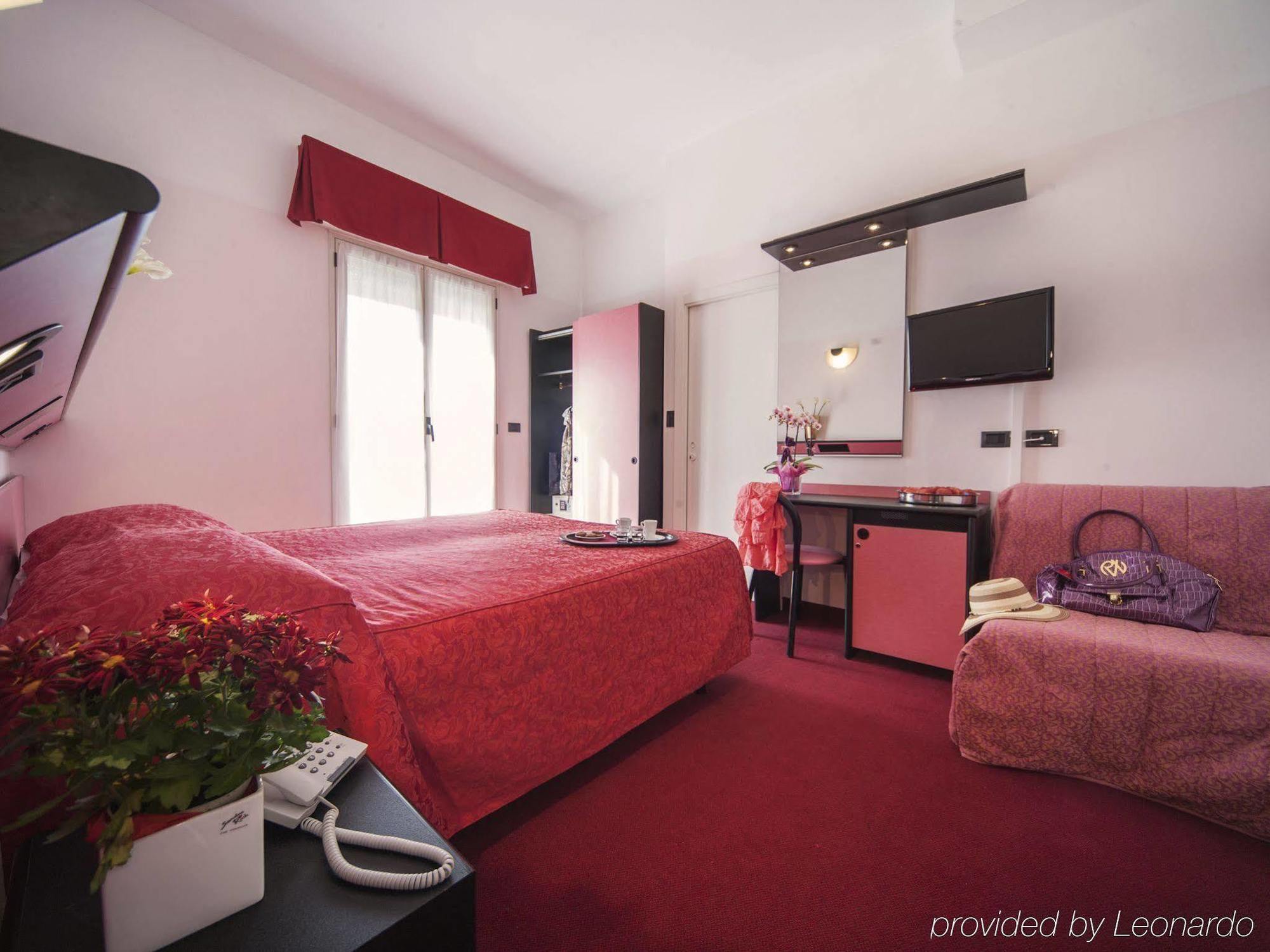Hotel Levante Rimini Buitenkant foto