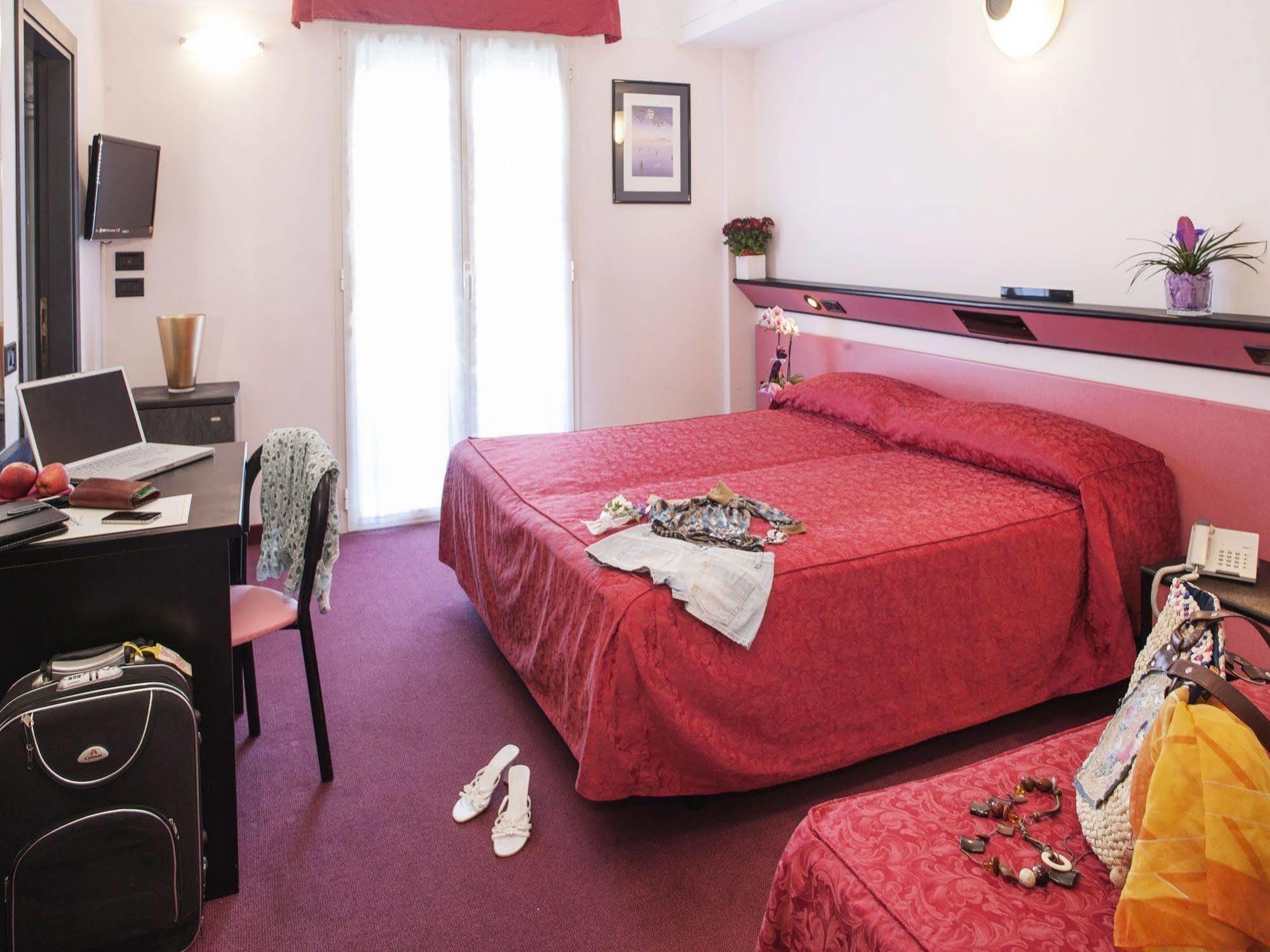 Hotel Levante Rimini Buitenkant foto