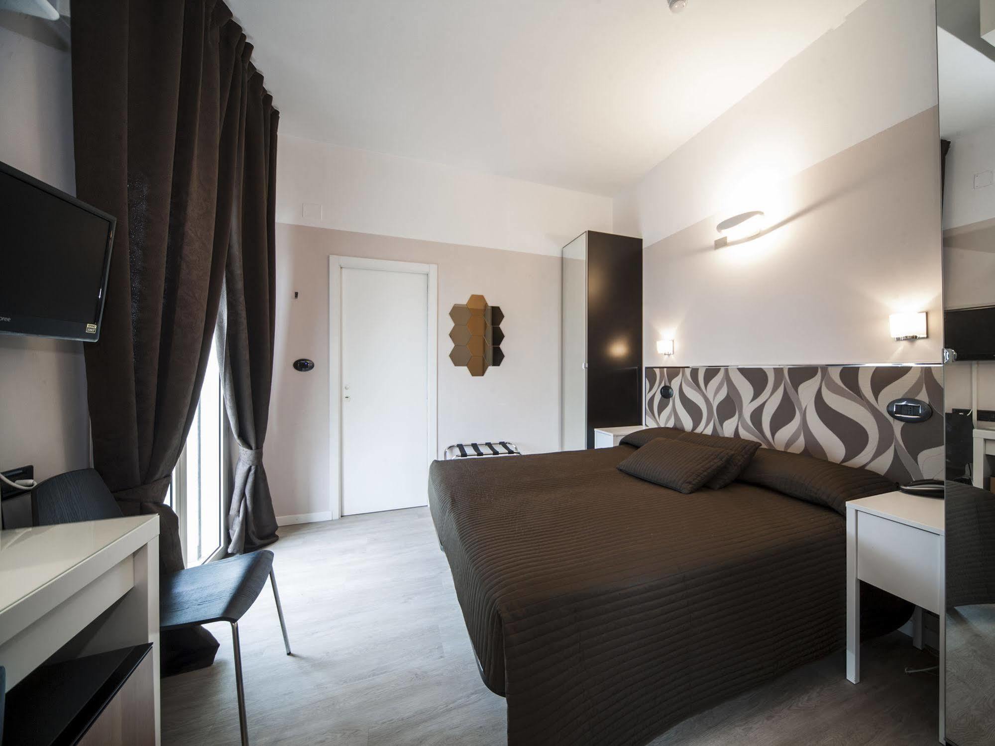 Hotel Levante Rimini Buitenkant foto